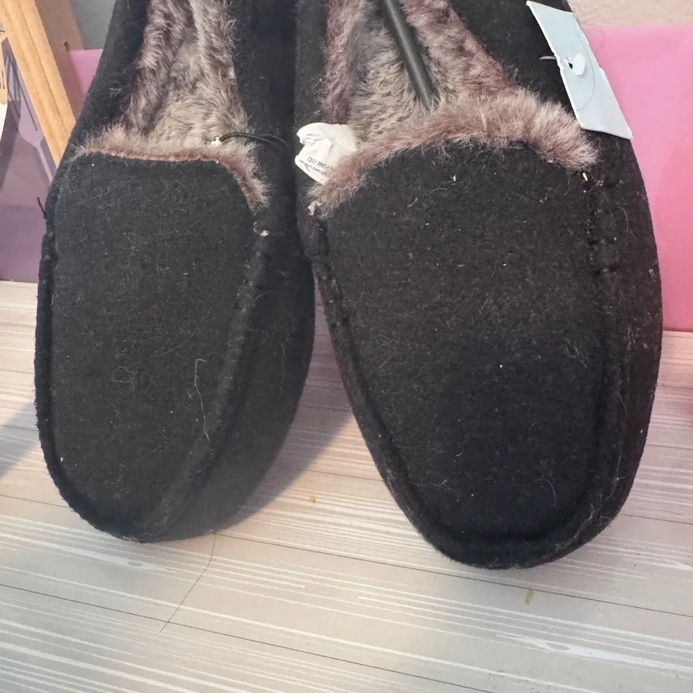Cat & Jack Black Plush-Lined Kids Slip-On Slippers